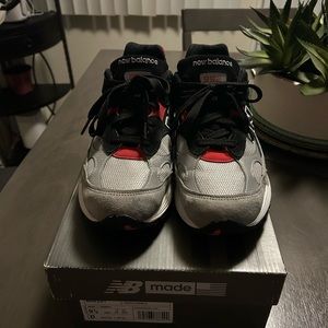 Size 9 1/2 New balance 992 Washington DC addition